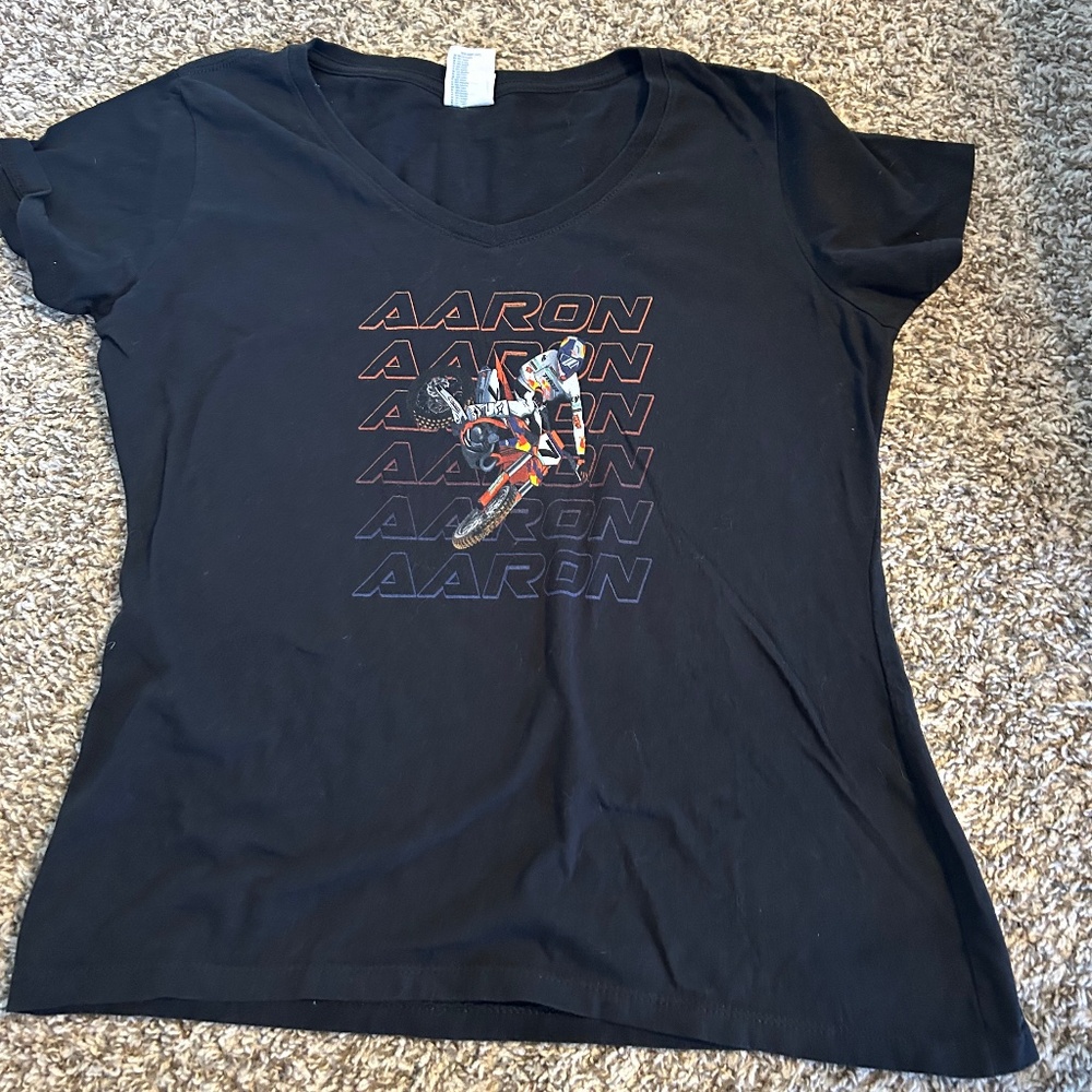 Aaron Plessinger vneck